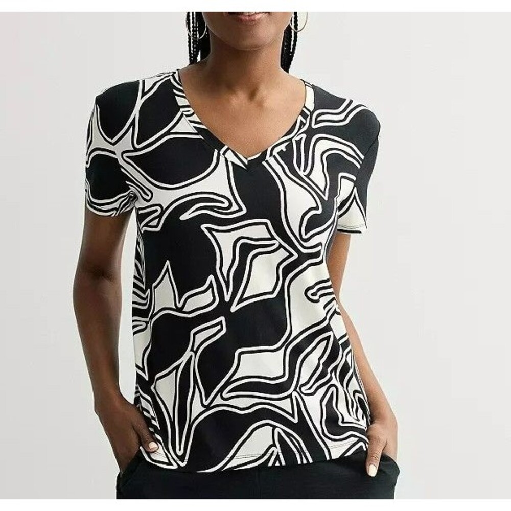 Nine West Women's Essential V-Neck T-Shirt M, White Outline Abstract NWT